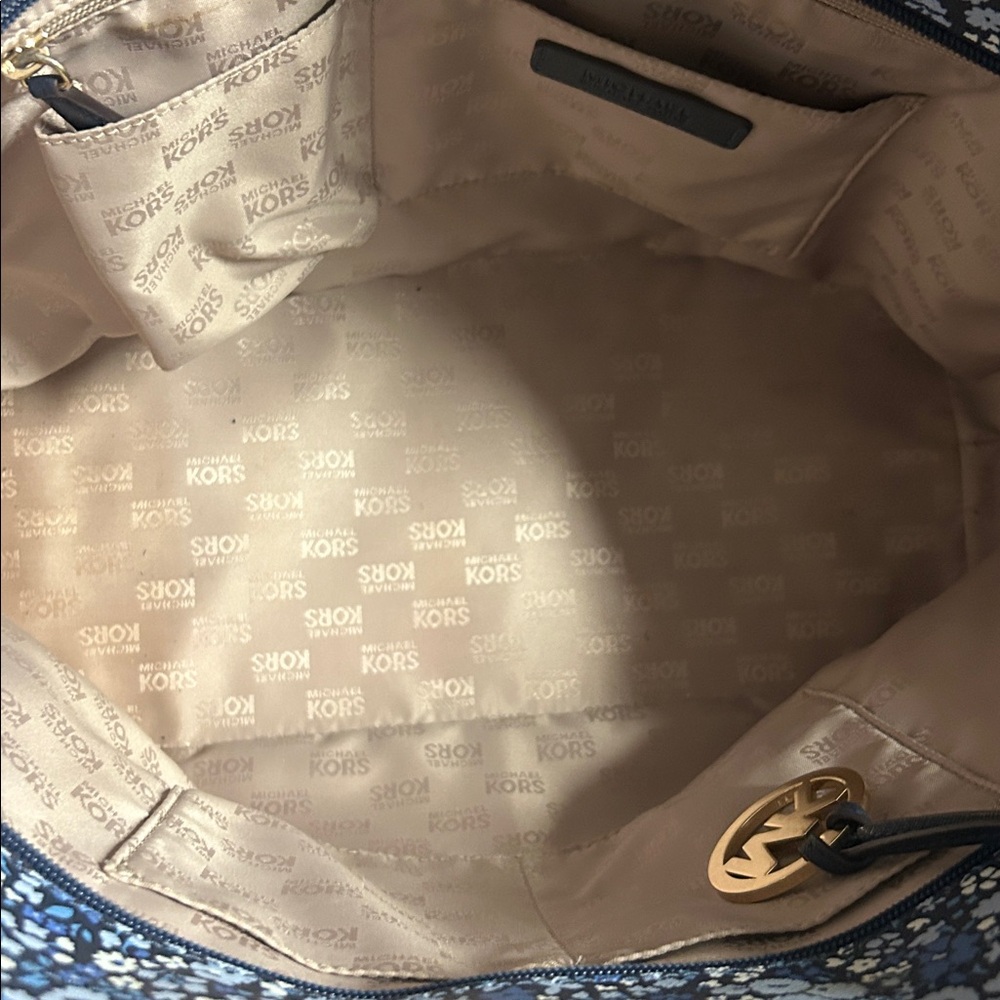 Michael Kors Emry Large TZ Tote‎ Navy Floral - Picture 3 of 4